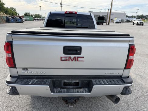 Used 2017 GMC Sierra 2500 Denali w/ Duramax Plus Package AWD/4WD image 4