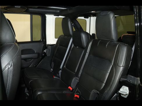 Used 2022 Jeep Wrangler Unlimited Sahara AWD/4WD image 28