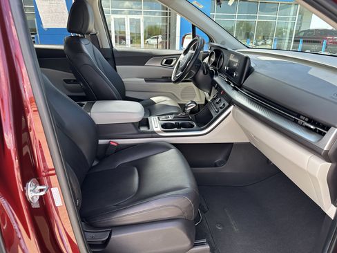 Used 2024 Kia Carnival LX FWD image 38