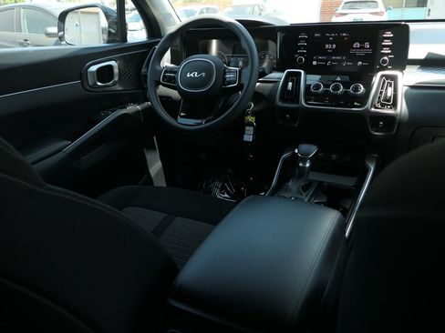 Used 2023 Kia Sorento LX FWD image 25