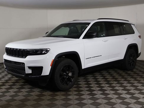Used 2024 Jeep Grand Cherokee L Laredo AWD/4WD image 8