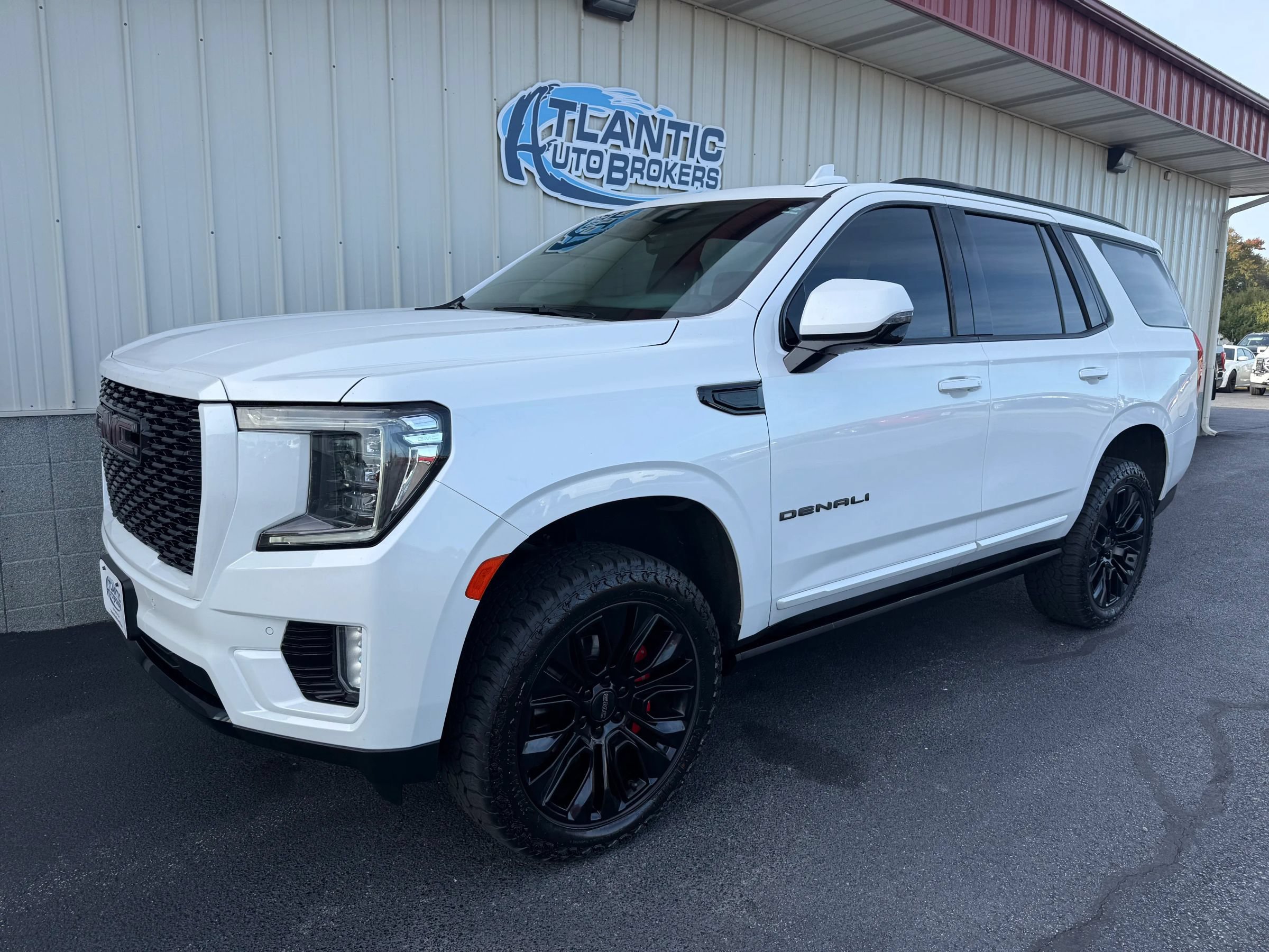 Used 2022 GMC Yukon Denali w/ Denali Premium Package AWD/4WD image 1