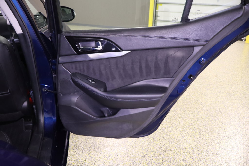 Used 2016 Nissan Maxima SR FWD image 38