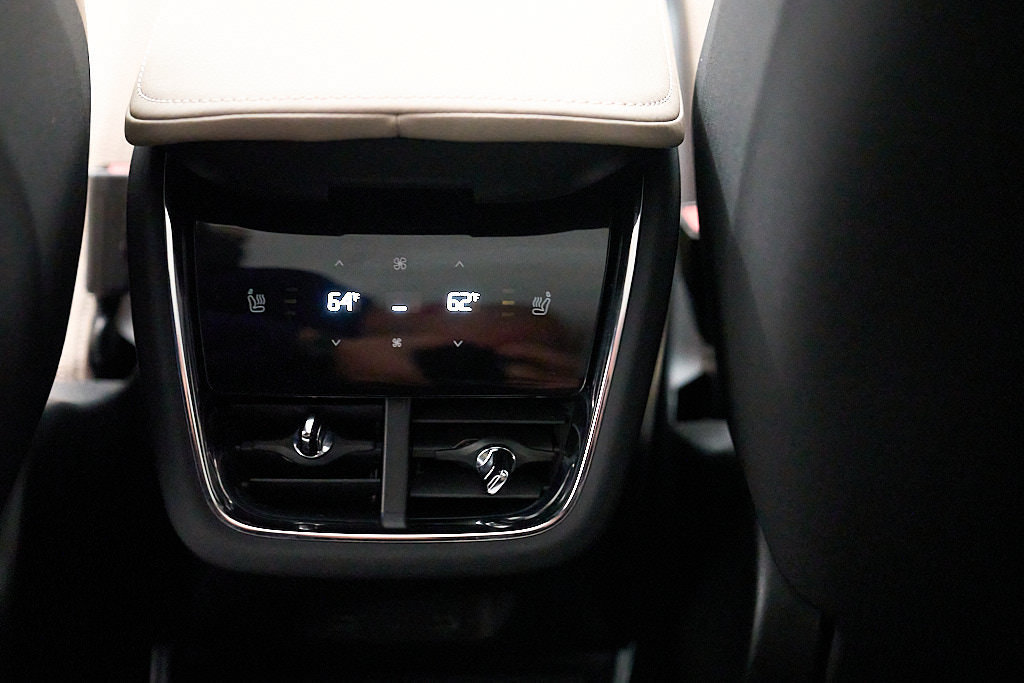 Certified 2025 Volvo EX90 Ultra AWD/4WD image 26