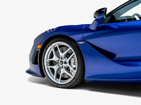 Used 2024 McLaren 750S Spider RWD image 24
