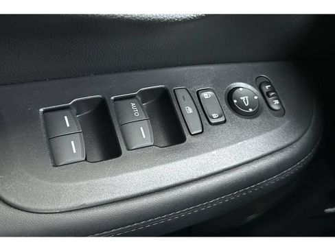 Used 2025 Honda HR-V LX image 12