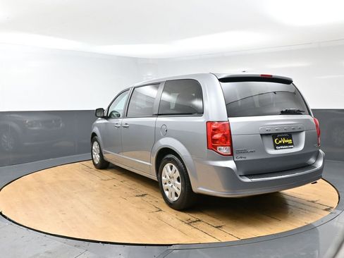 Used 2018 Dodge Grand Caravan SE w/ UConnect Hands-Free Group FWD image 9
