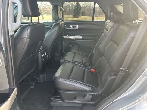 Used 2022 Ford Explorer XLT w/ Equipment Group 202A image 18