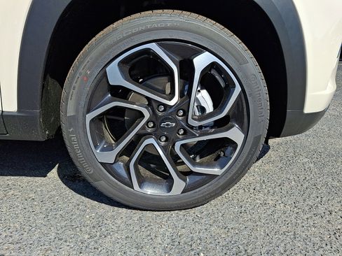 New 2026 Chevrolet Trax RS w/ Sunroof Package FWD image 7