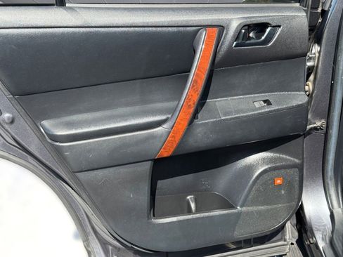 Used 2013 Toyota Highlander Limited image 26