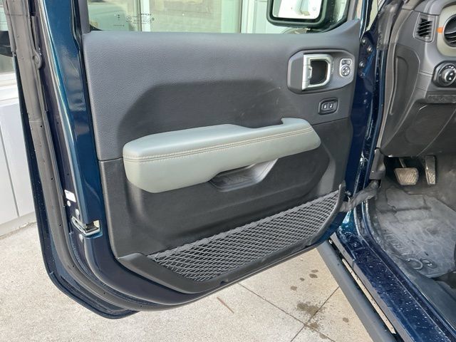 Used 2025 Jeep Gladiator Mojave AWD/4WD image 20