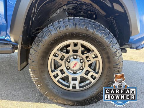 Used 2018 Toyota Tacoma TRD Off-Road w/ Technology Package image 10