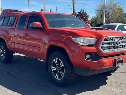Used 2016 Toyota Tacoma TRD Sport w/ Towing Package image 3