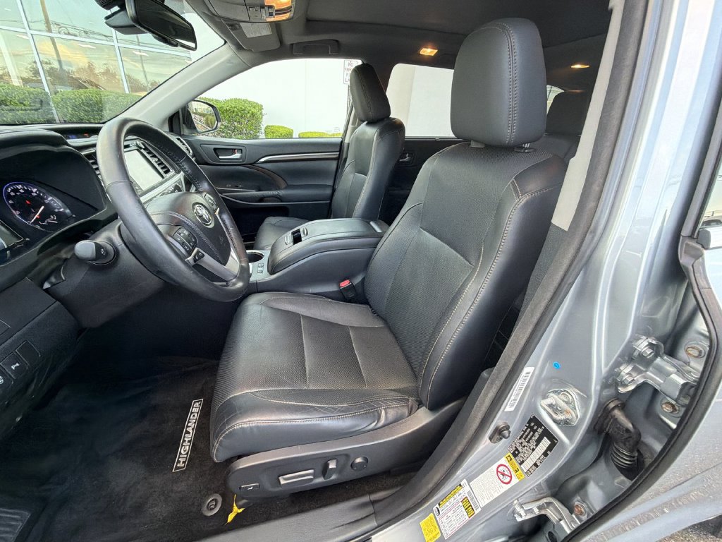 Used 2014 Toyota Highlander Limited Platinum AWD/4WD image 19