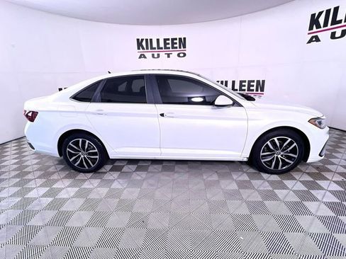 Used 2025 Volkswagen Jetta SE w/ Sunroof Package image 8
