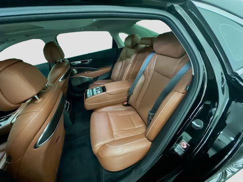 Used 2020 Kia K900 Luxury image 30