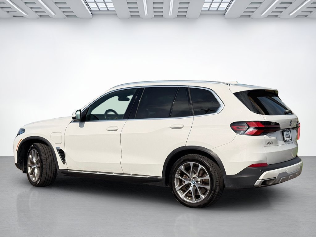Used 2025 BMW X5 xDrive50e AWD/4WD image 2