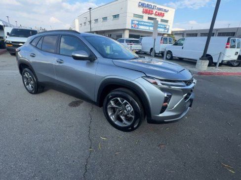 Used 2024 Chevrolet Trax LT image 2