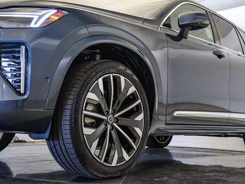 Certified 2025 Volvo XC90 B5 Plus w/ Protection Package Premier image 10