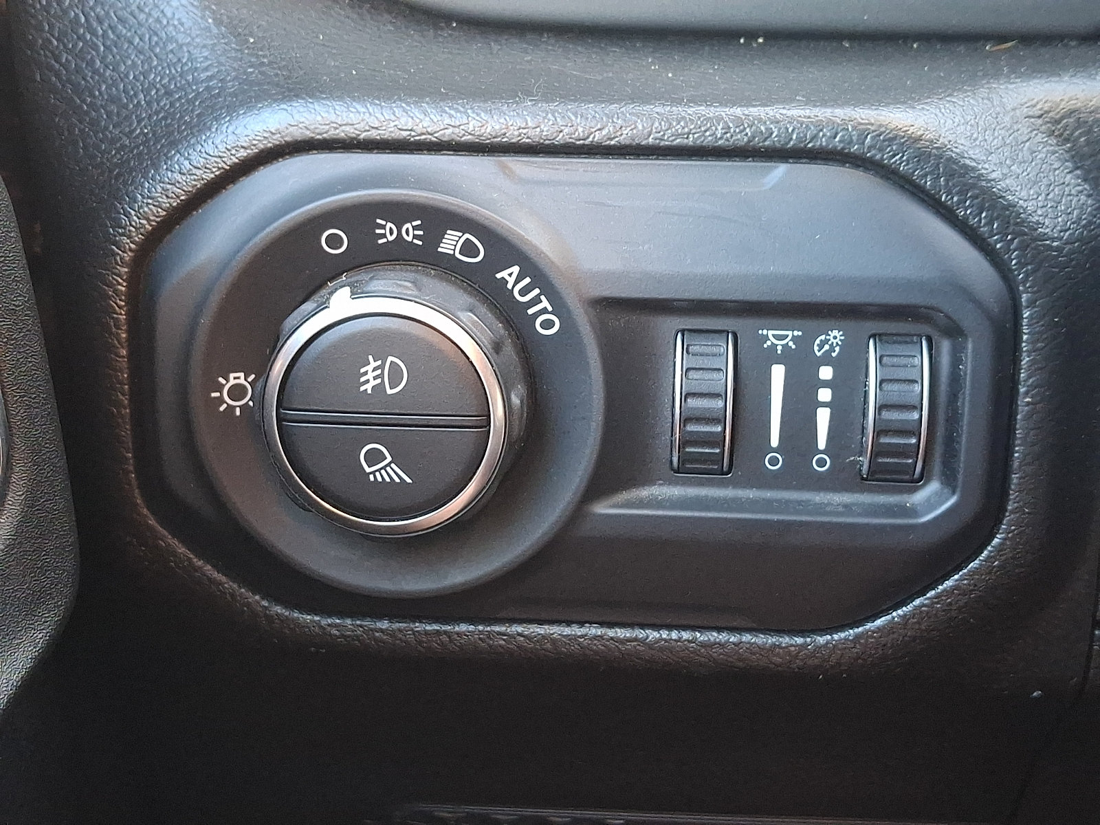Used 2022 Jeep Gladiator Sport AWD/4WD image 23