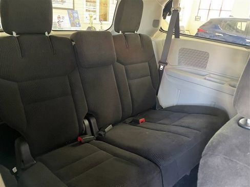 Used 2017 Dodge Grand Caravan SE image 26