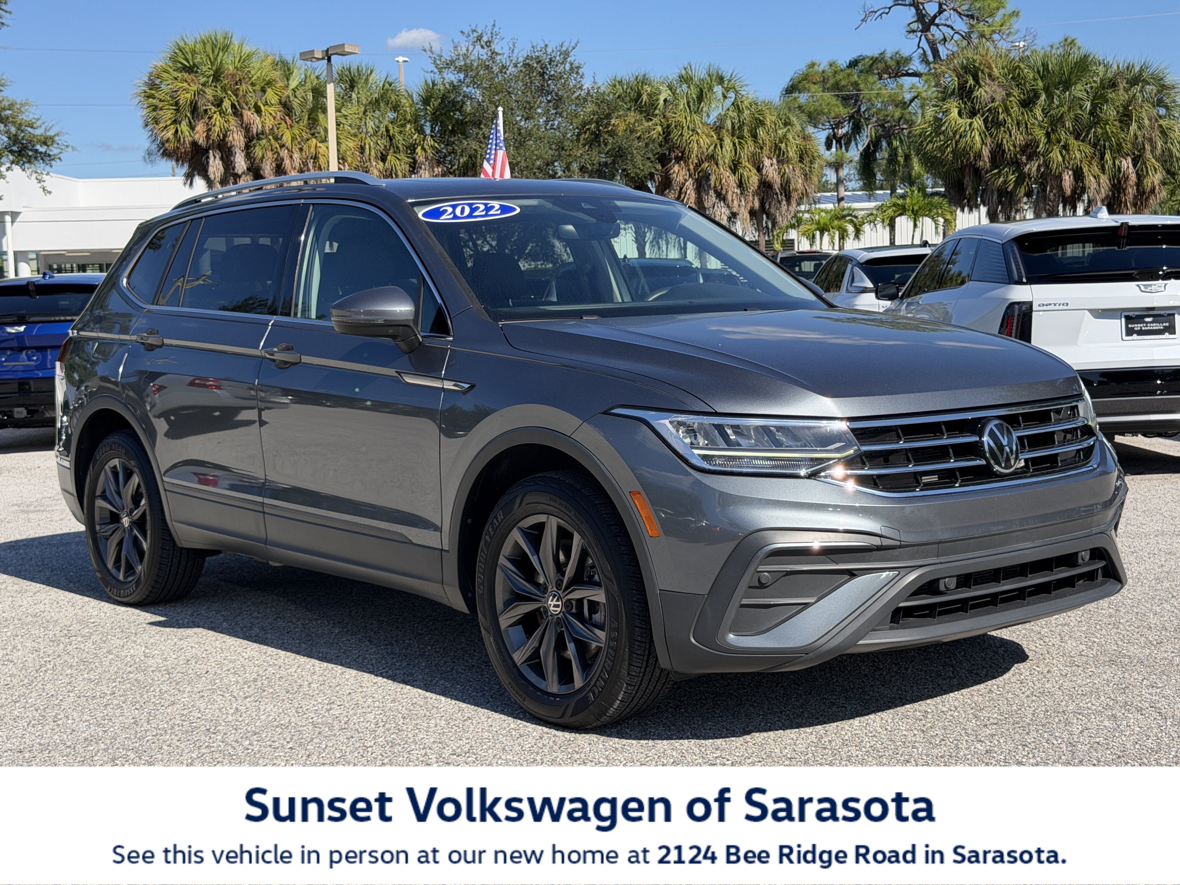 Certified 2022 Volkswagen Tiguan SE FWD image 1