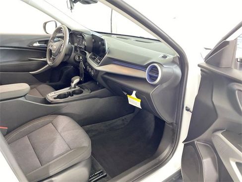 Used 2024 Chevrolet Trax LS w/ LS Convenience Package image 36