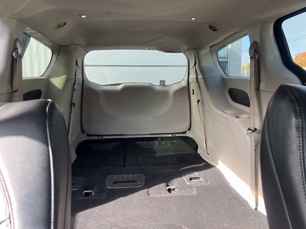 Used 2020 Chrysler Voyager Lxi FWD image 6
