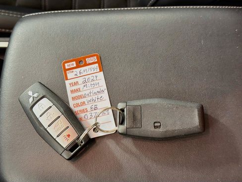 Used 2024 Mitsubishi Outlander SE AWD/4WD image 4