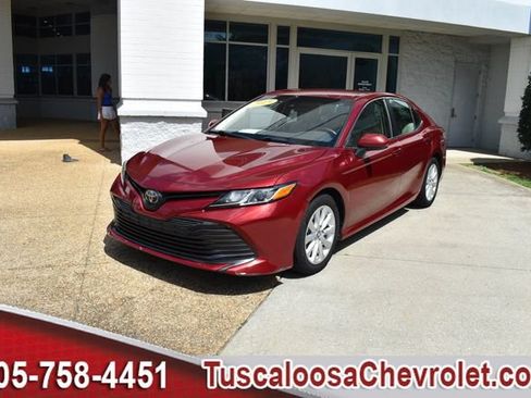 Used 2019 Toyota Camry LE FWD image 5
