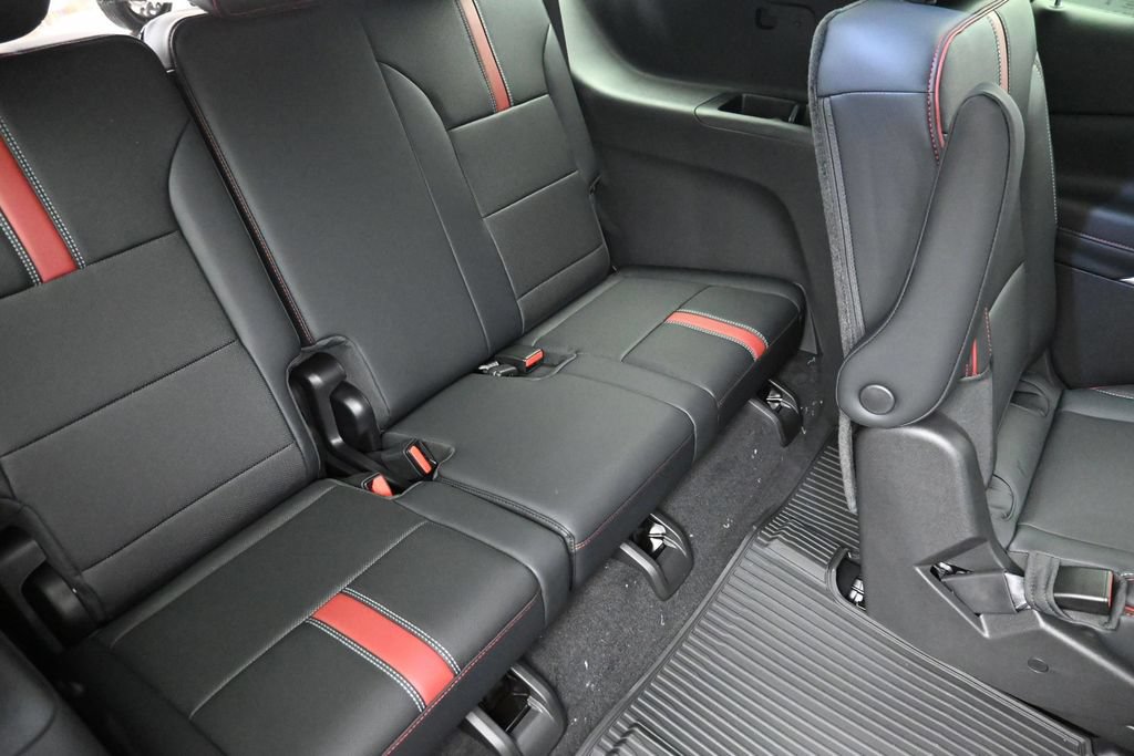 New 2027 Chevrolet Traverse RS w/ LPO, Floor Liner Package AWD/4WD image 11