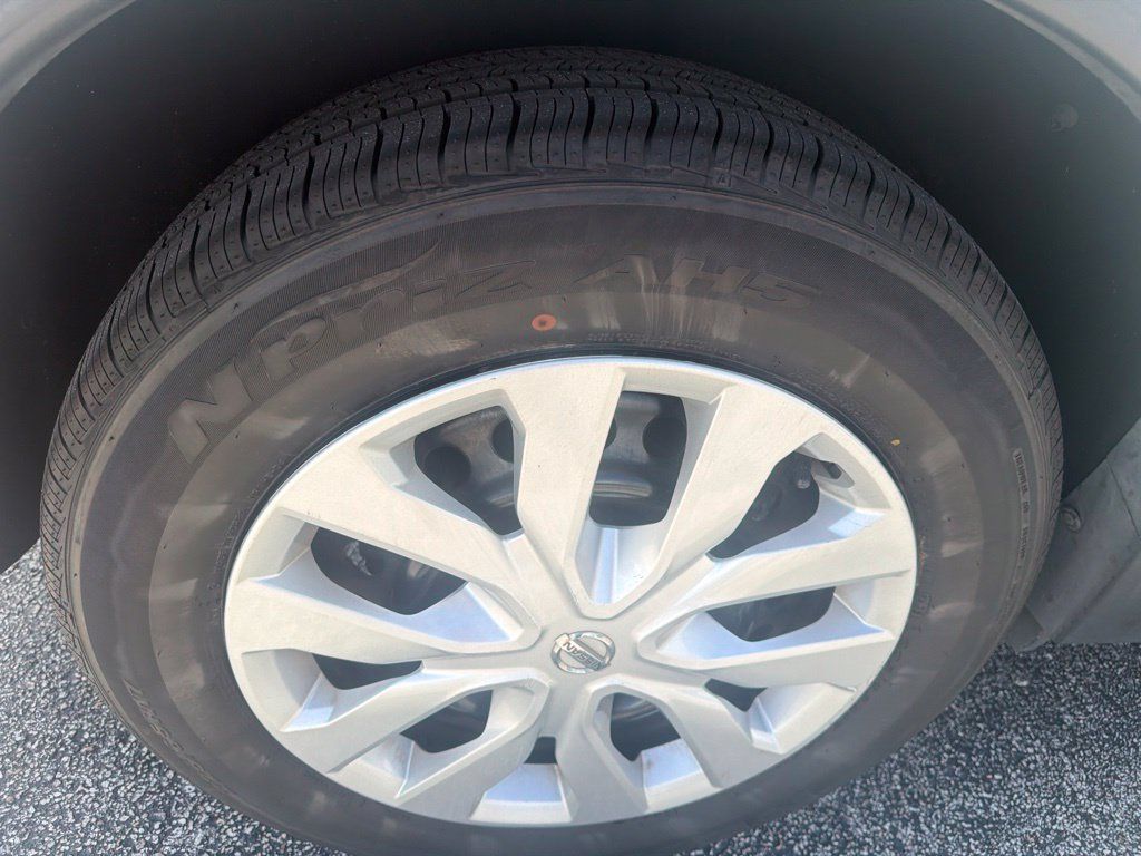 Used 2017 Nissan Rogue S w/ S Appearance Package FWD image 25
