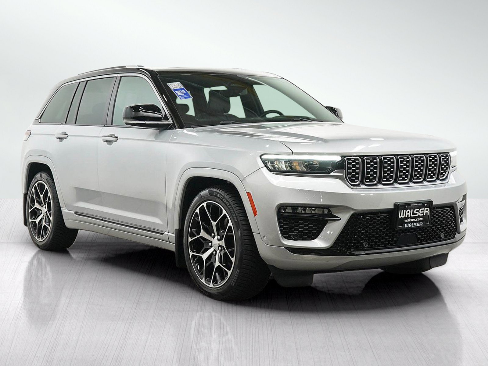 Used 2022 Jeep Grand Cherokee Summit AWD/4WD image 7