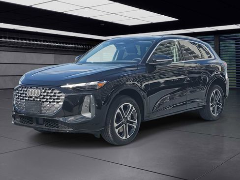 Certified 2025 Audi Q5 Premium w/ Convenience Package image 1