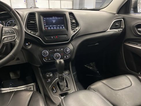 Used 2020 Jeep Cherokee Latitude Plus image 24