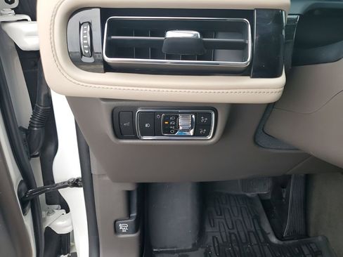 Used 2023 Lincoln Aviator Reserve w/ Equipment Group 201A image 33