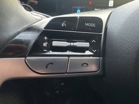 Used 2023 Hyundai Elantra SEL w/ Convenience Package image 17