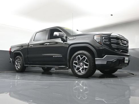 Used 2022 GMC Sierra 1500 SLT AWD/4WD image 26