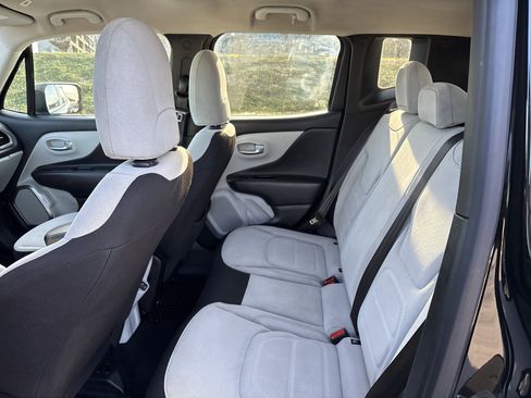 Used 2022 Jeep Renegade Latitude image 32