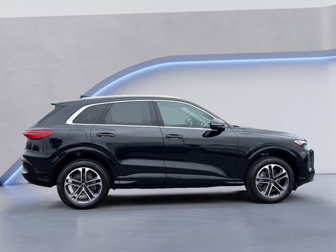 Certified 2025 Audi Q5 Premium w/ Convenience Package AWD/4WD image 2