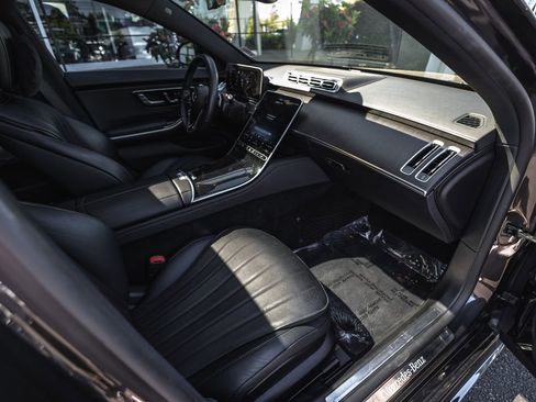Used 2022 Mercedes-Benz S 500 4MATIC w/ AMG Line Package image 27