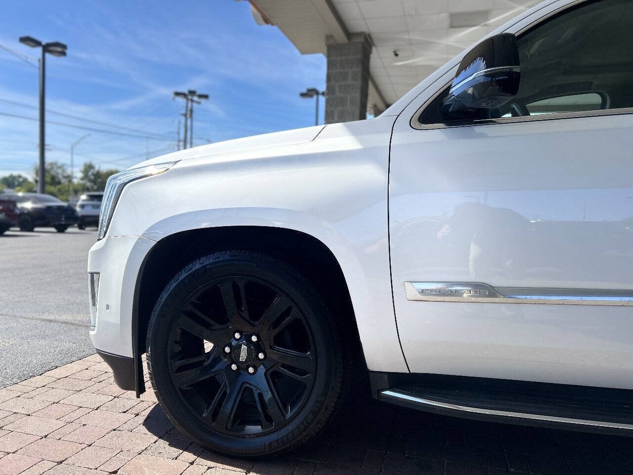 Used 2017 Cadillac Escalade ESV Luxury AWD/4WD image 7