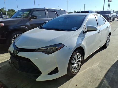 Certified 2018 Toyota Corolla LE FWD image 4