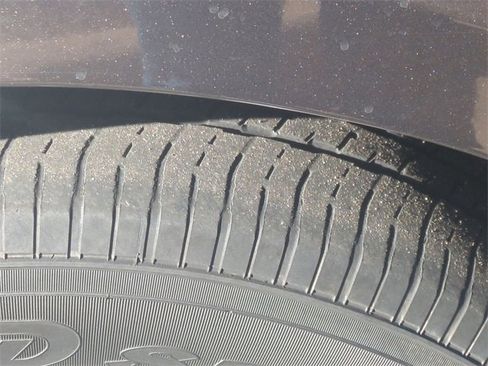 Used 2023 Chrysler Pacifica Touring-L image 20