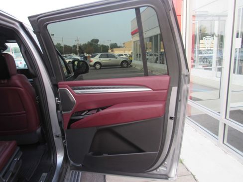 Used 2025 Cadillac Escalade ESV Sport w/ Touring Package AWD/4WD image 11