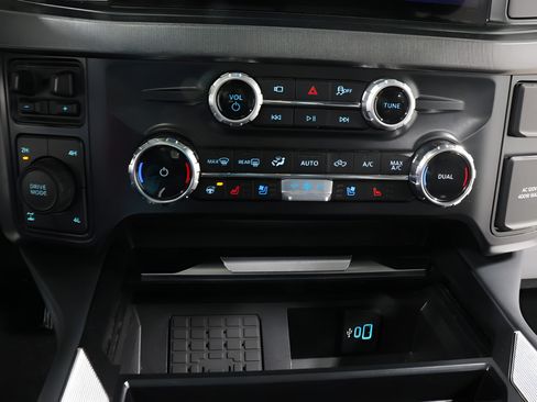 Used 2025 Ford F250 Platinum AWD/4WD image 11