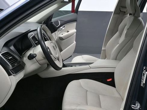 Used 2020 Volvo XC90 T6 Momentum AWD/4WD image 9