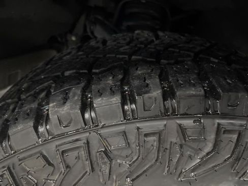 Used 2024 GMC Canyon AT4X w/ AT4X AEV Edition image 40