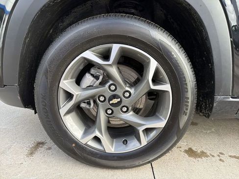 Used 2025 Chevrolet Trax LT w/ Driver Confidence Package image 12