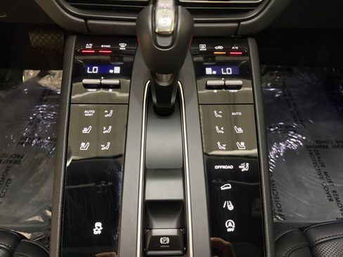 Certified 2026 Porsche Macan AWD/4WD image 46